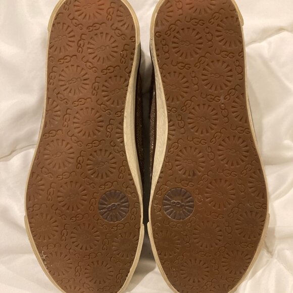 UGG Fleece Lined Sneakers Size 8.5 - Picture 5 of 6